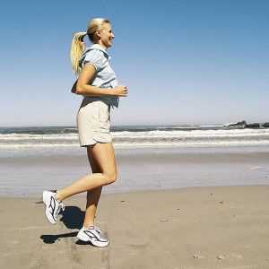 mujer_corriendo_playa